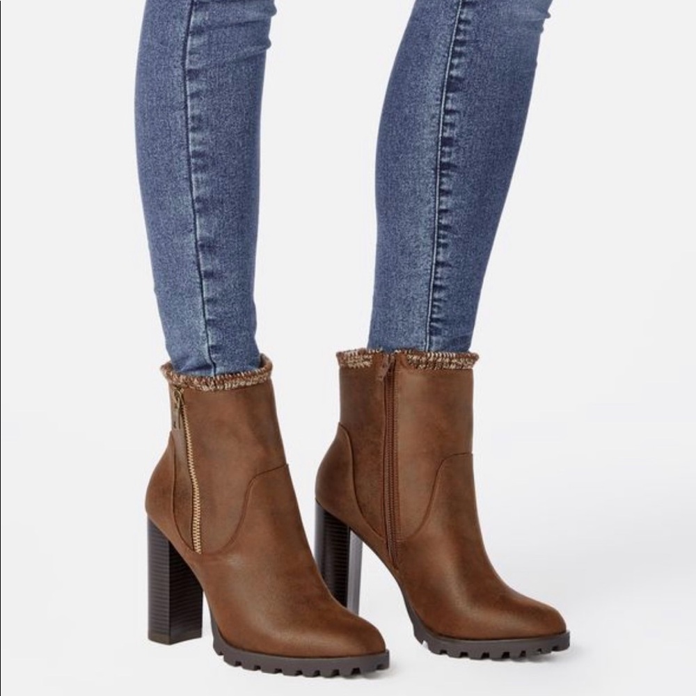 New Stylish Carlina Brown Booties size 10